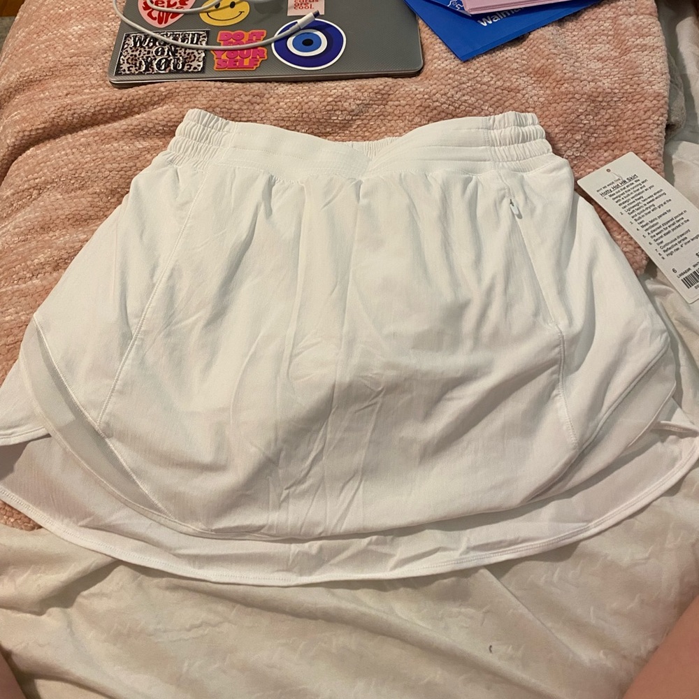 Size 6 white lululemon hotty hot skirt